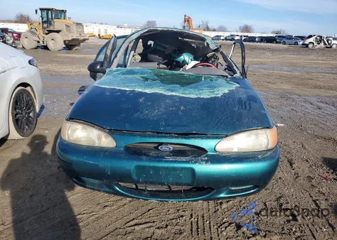 1998 Ford Escort Se z USA, uszkodzony, nr VIN 1FAFP13P9WW112232